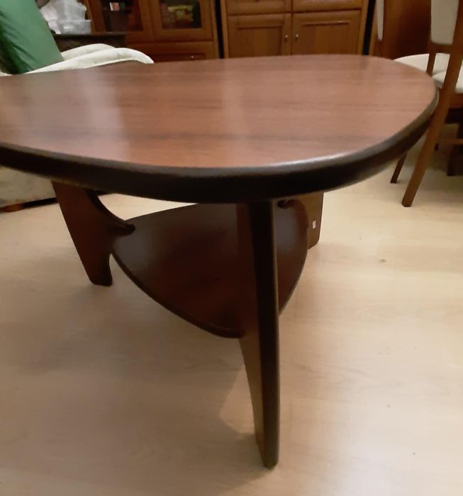 Trójkątny stolik kawowy