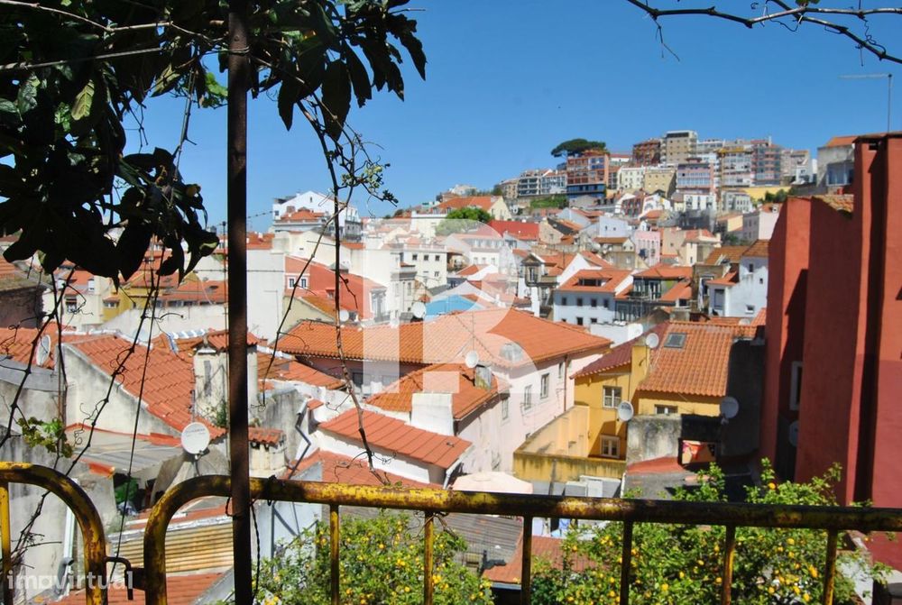 Terreno com Ruina  para construção junto ao Castelo de S. Jorge, Lis