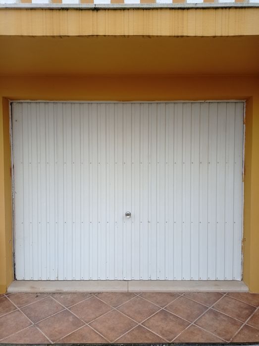 Portão de garagem basculante