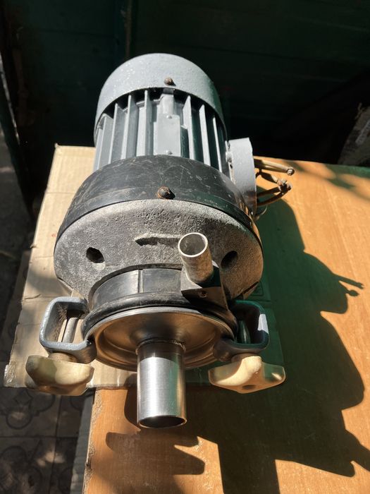 Насос молочний універсальний НМУ-6