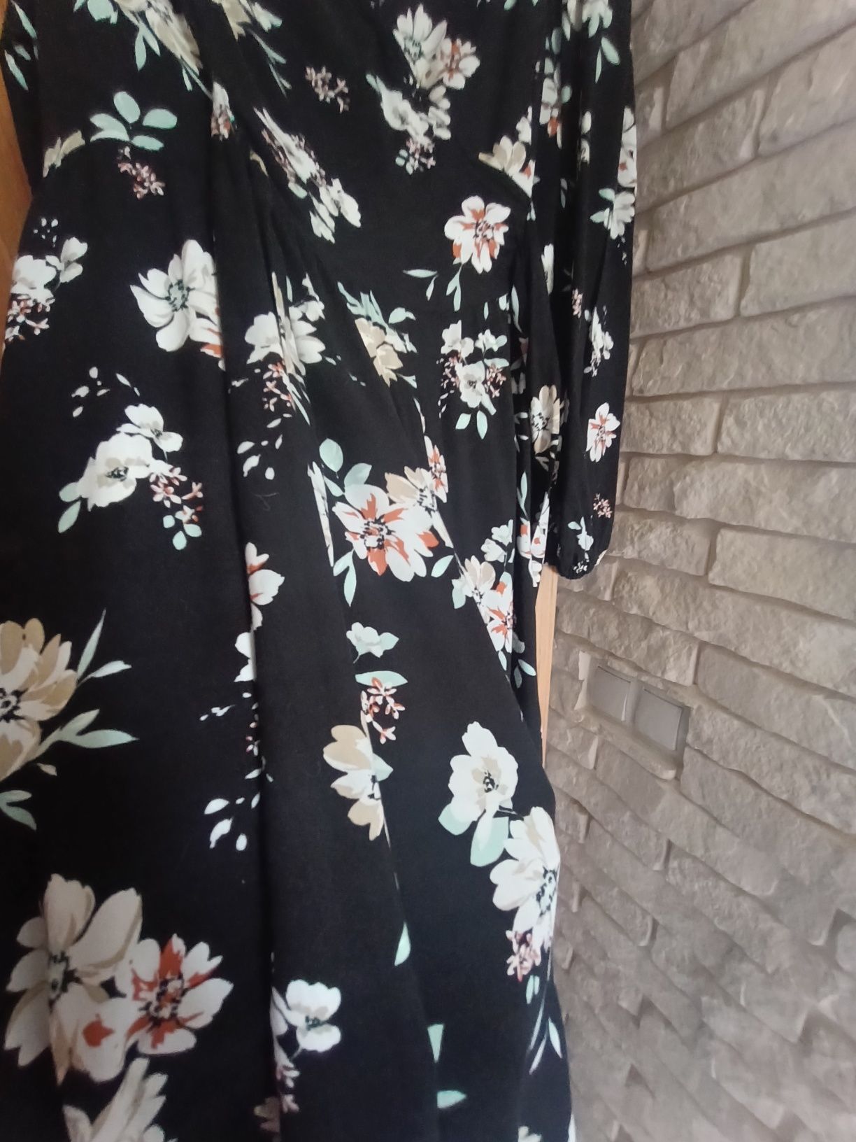 Kombinezon w kwiaty rozmiar 38