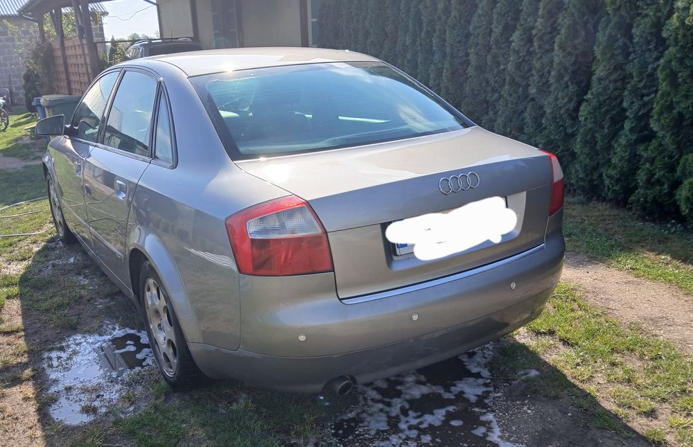 Audi A4B6 2003 gaz