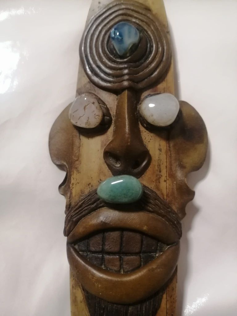 máscara de matriz africana como na foto