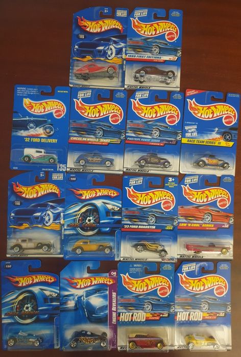 Hot wheels antigos/ miniaturas 123 lote