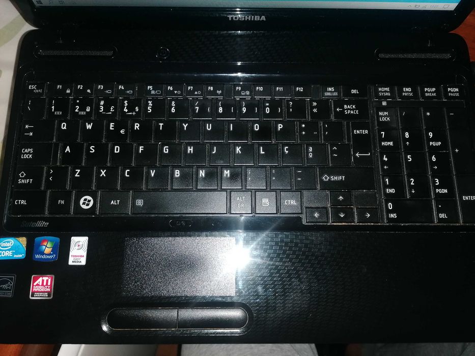 Vendo Portátil TOSHIBA SATELLITE L650-1EQ c\ bolsa de transporte