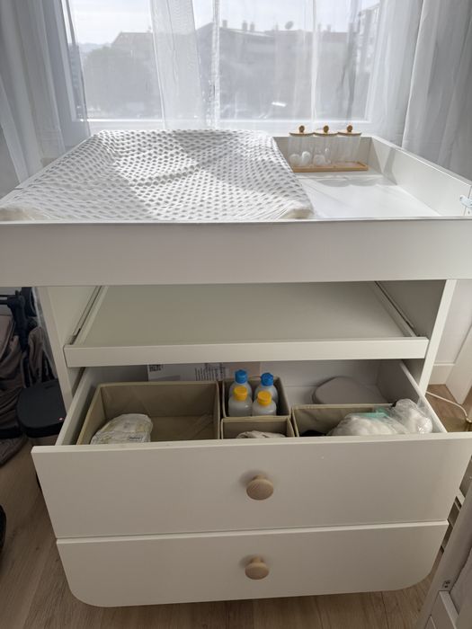 Berço de nenem + comoda + banheira