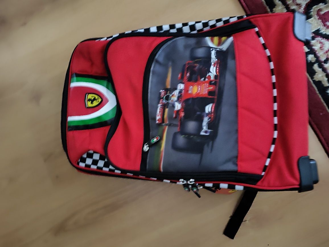 Plecak na kółkach Ferrari