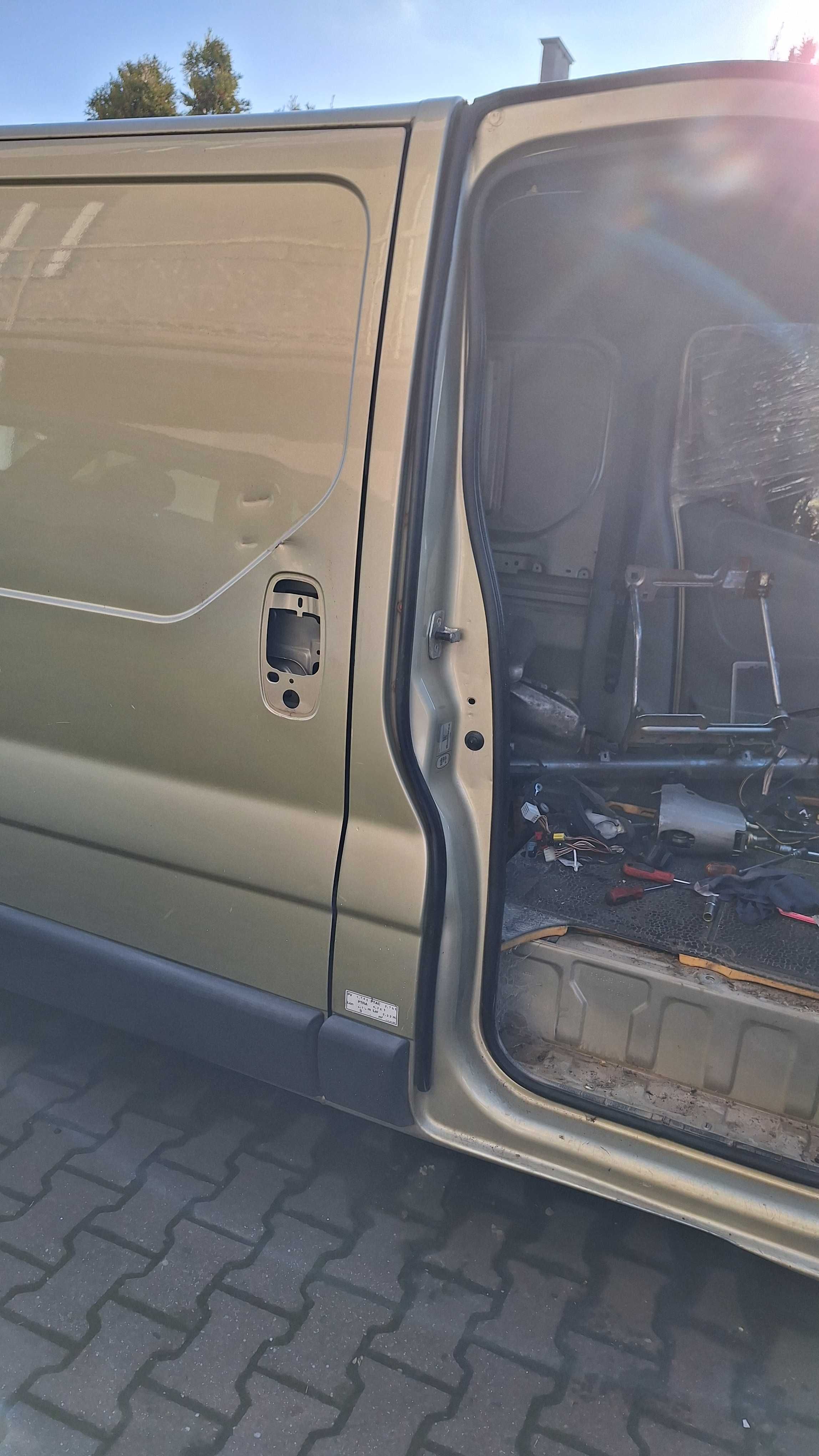 Trafic II, Vivaro uszczelka drzwi przednich L+P strona i przesuwnych