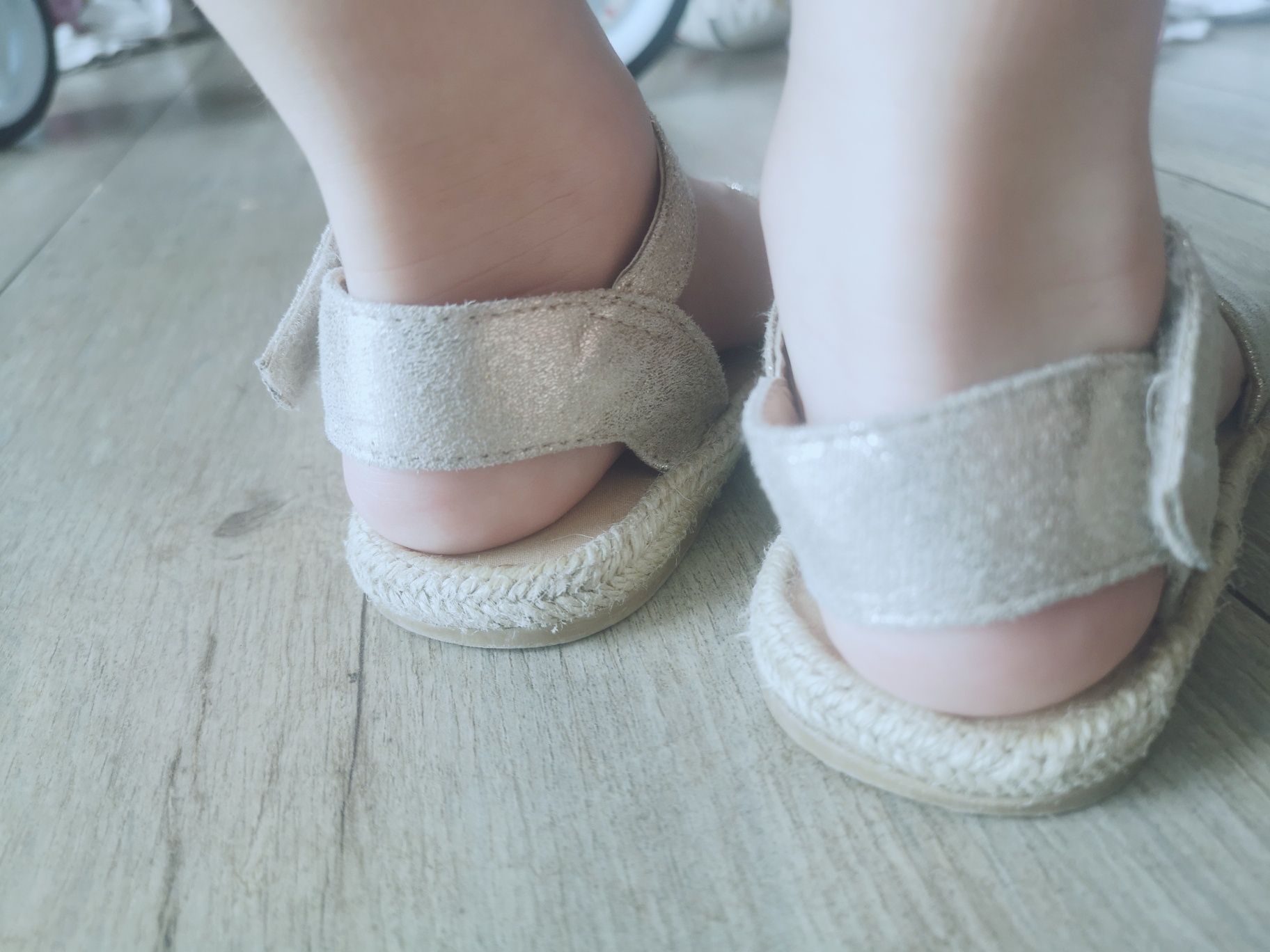 Buciki H&M sandałki 25 rozmiar złote na święta  jasne + torebka plecak