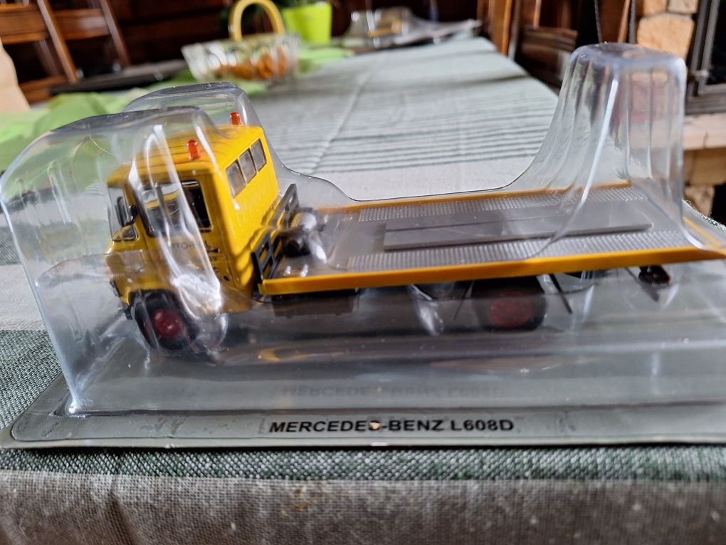 Kolekcjonerski model Mercedes L60 Laweta