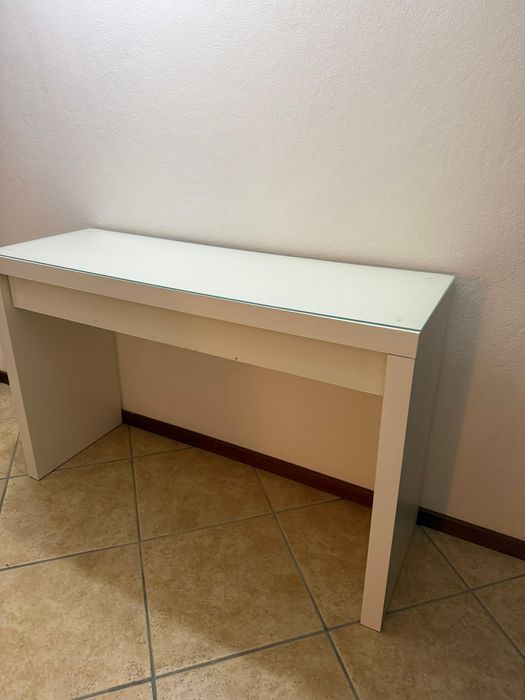 Tocador com tampa de vidro e gaveta para acessórios