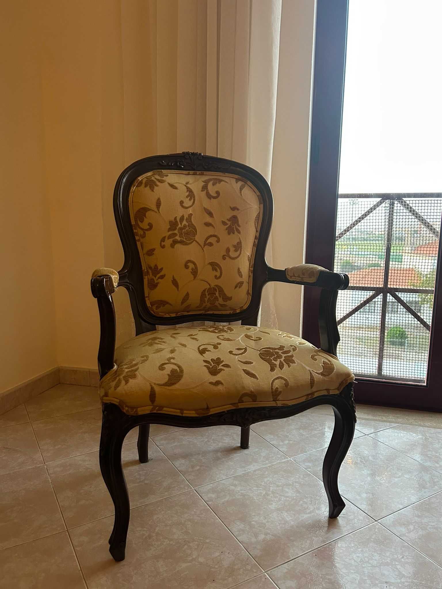 Cadeirão madeira estampado