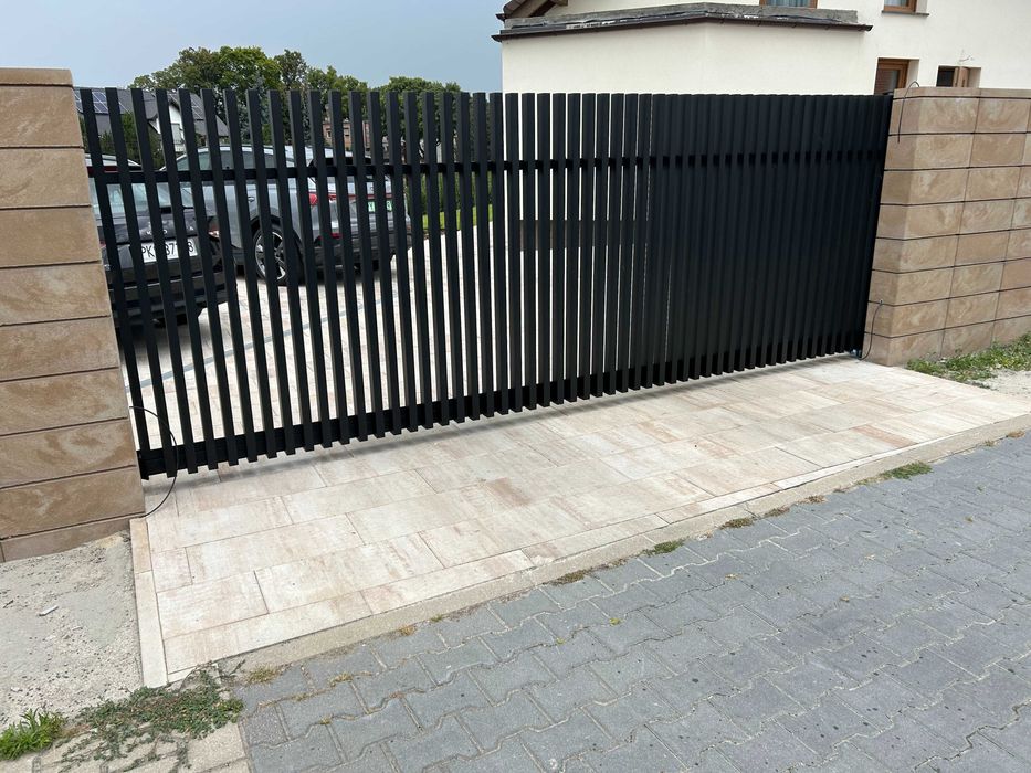 Balustrady nierdzewne  Płoty aluminiowe  ogrodzenia daszki szklane