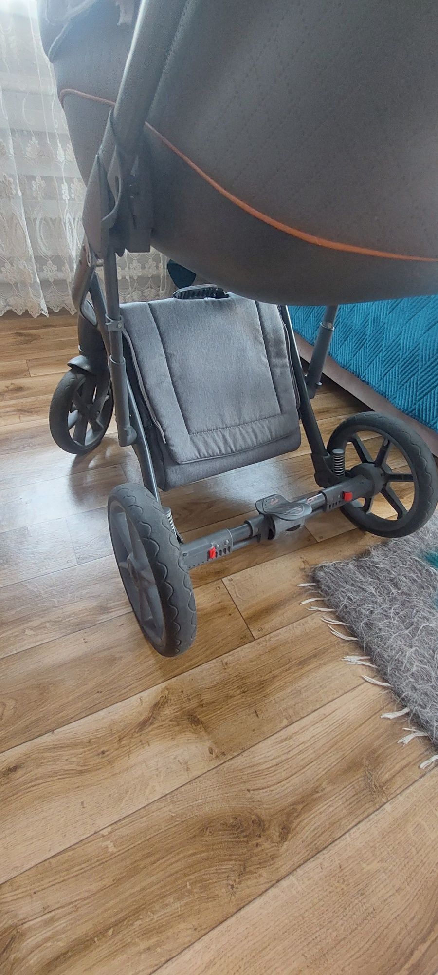 Каляска в хорошем состояние ! 2.500грн..требует стирки