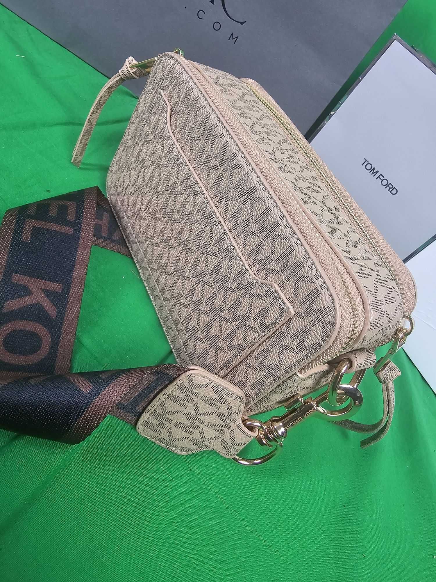 torebka kuferek monogram Michael Kors Torba Hit pudrowy Premium