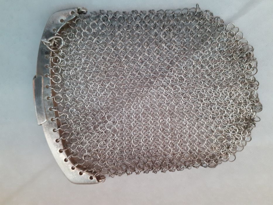 Tinteiros de cristal com base em prata e madeira de riga.
