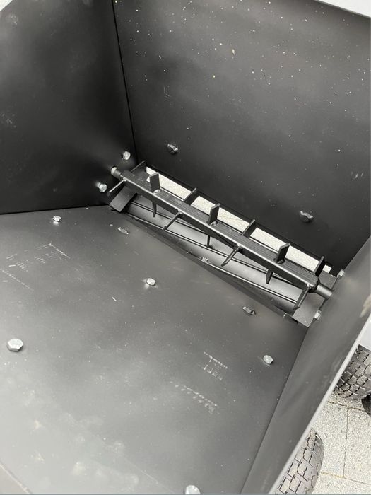 Wynajem walec ogrodowy, niwelator terenu, posypywarka do ziemi piasku