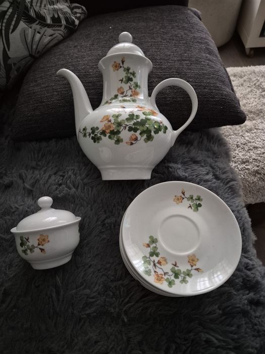 Stary dzbanek, talerzyki, cukiernica