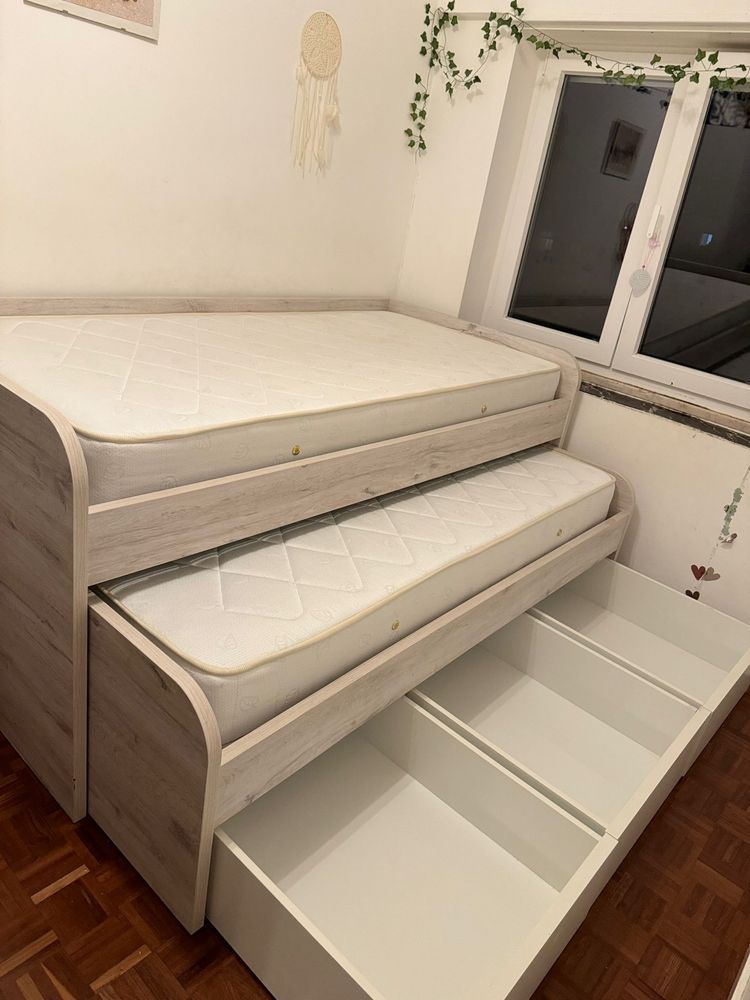 Cama c/ colchões + arrumação – Como nova – Custou 2.000€, só 450€!