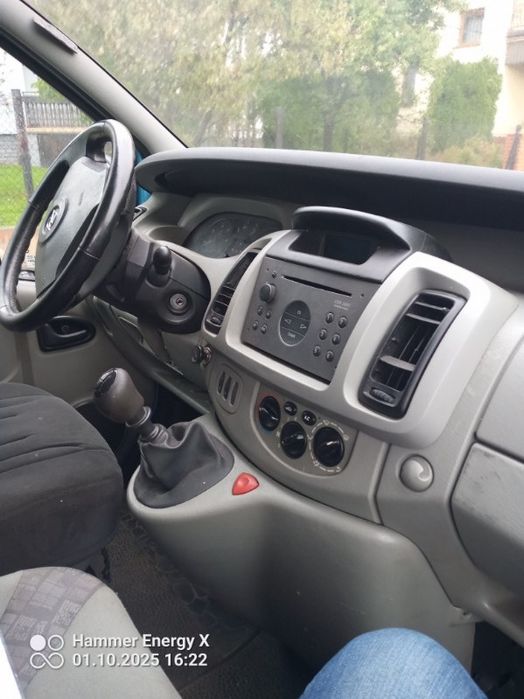 Opel vivaro 9 osobowy HAK super stan