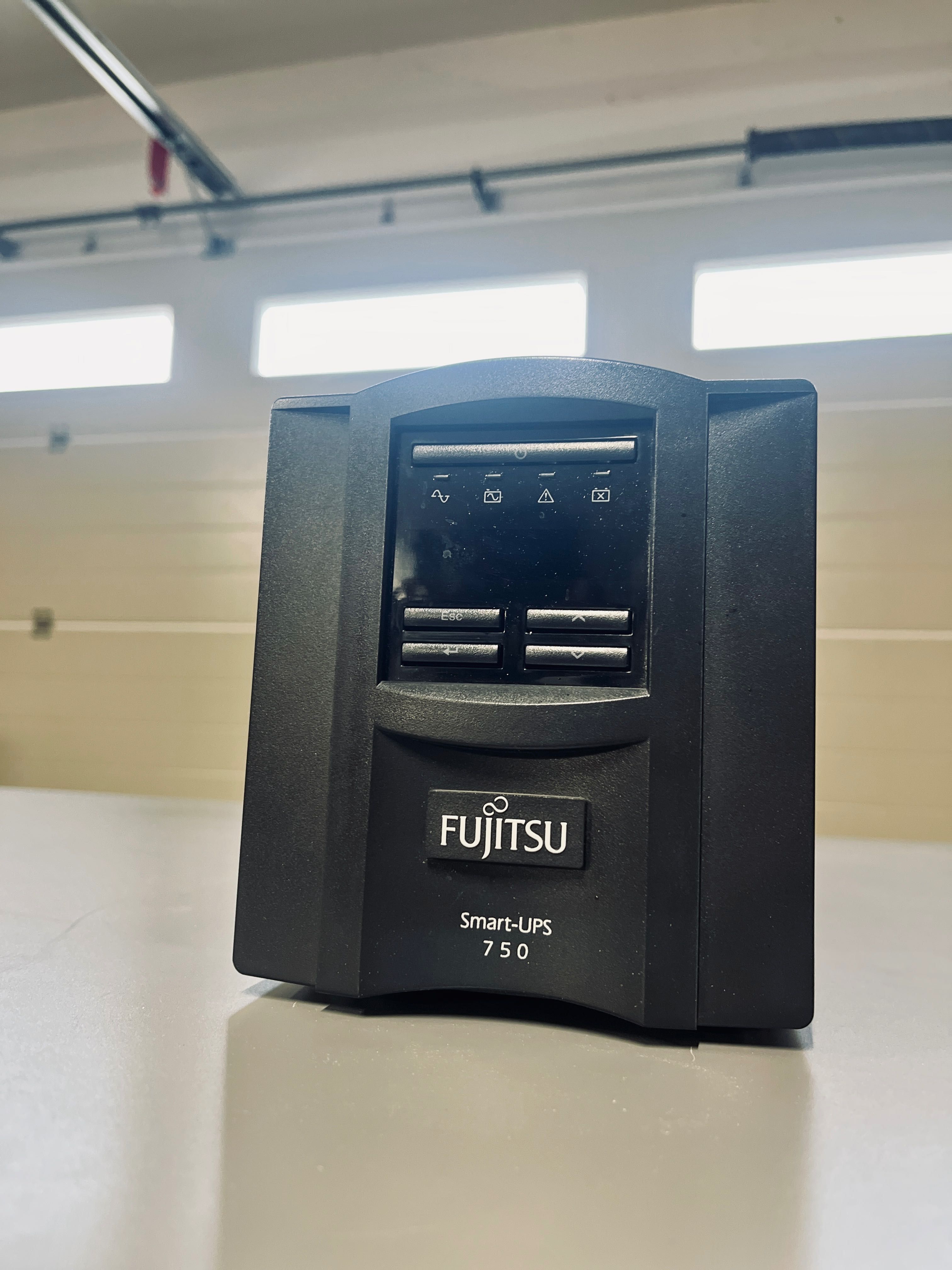 FUJITSU - Smart UPS 750