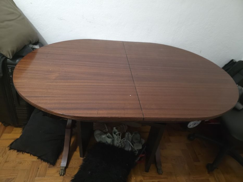 Mesa de Madeira - 6 lugares.