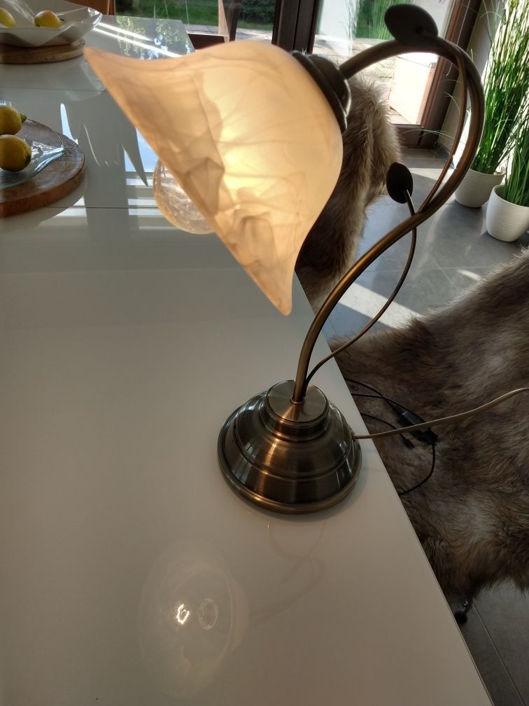 Lampa biurkowa na nocny stolik
