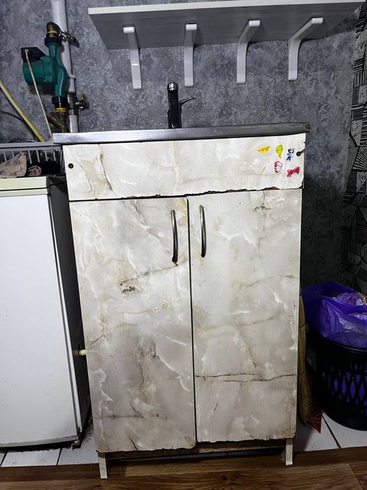 Тумба з раковиною. терміново!