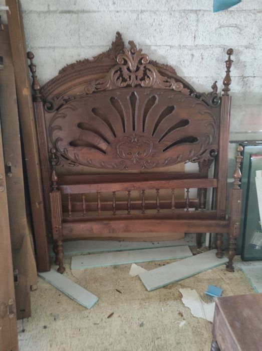 Vendo cama de madeira vintage D. João V