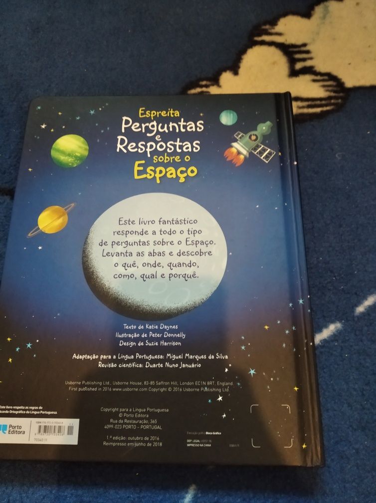 Livro espreita perguntas e respostas sobre o espaço