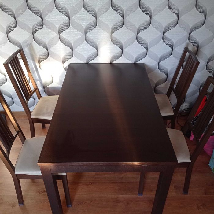 Sprzedam stół  rozkładany + 4 krzesła