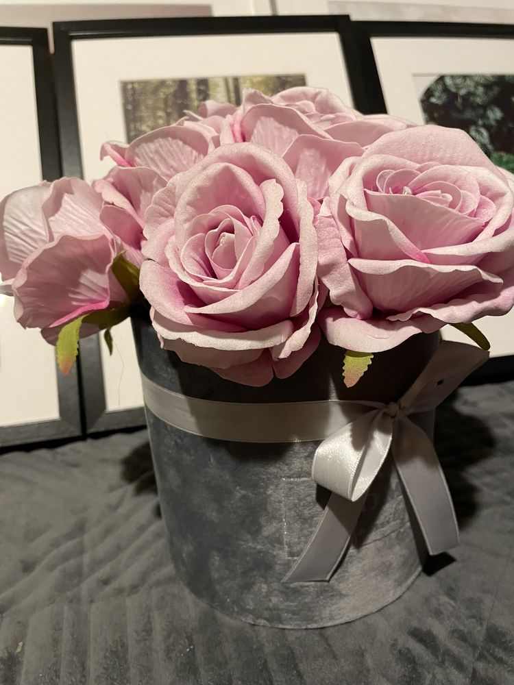 Flowerbox różowe róże