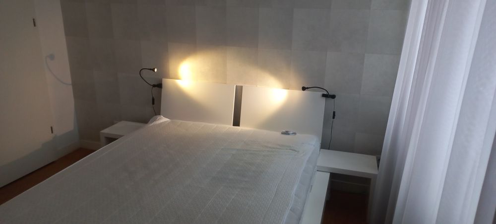 Łóżko lite drewno 140×200 z nakastlikami