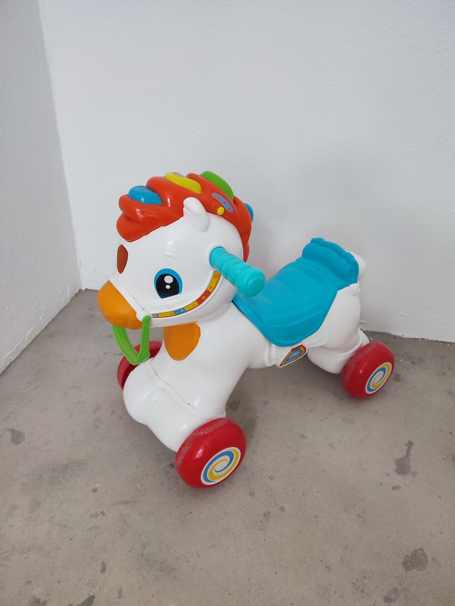 Brinquedo cavalo. As crianças adoram.