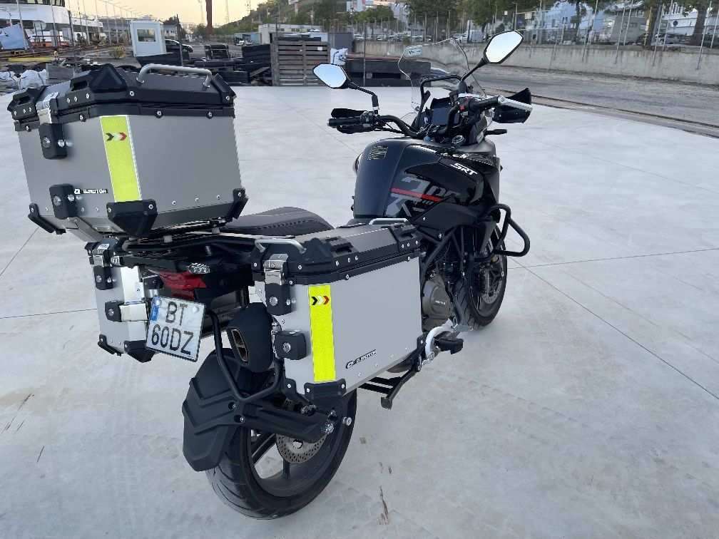 QjMotor SRT 700 de 2025