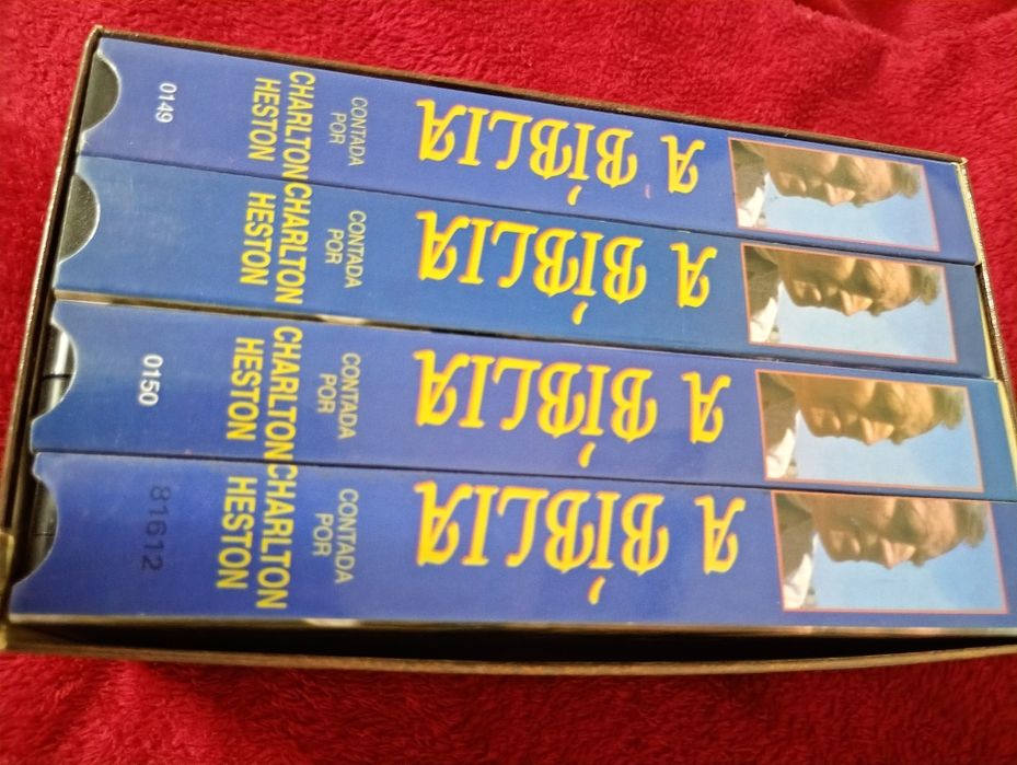 A BÍBLIA em cassetes VHS