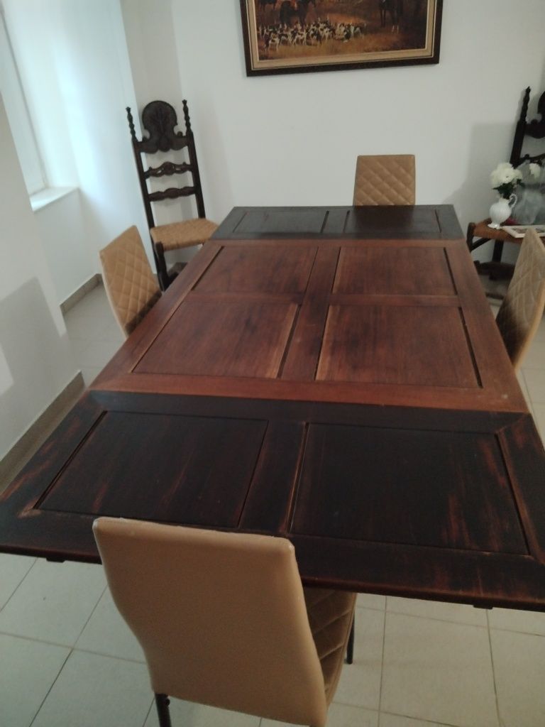 Mesa extensível com 4 cadeiras