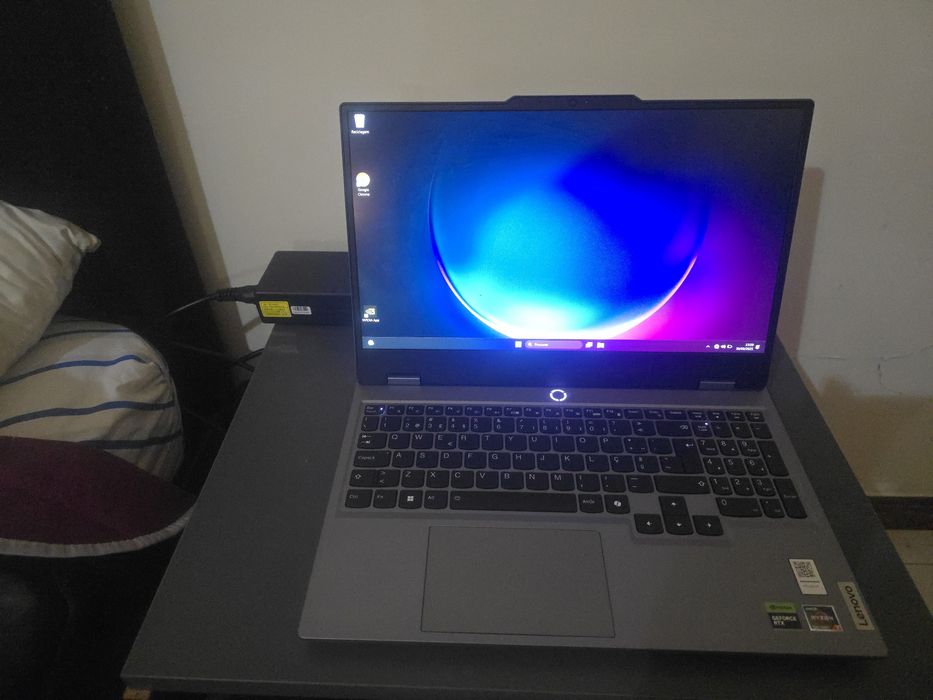 Portátil Lenovo LOQ Gaming