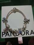 Pulseira com 7 pingentes
