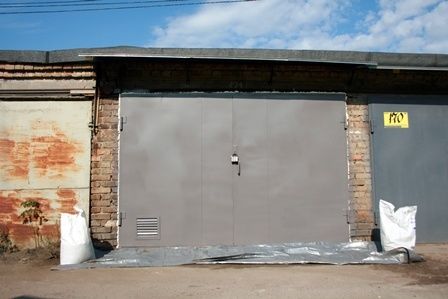Ворота металеві гаражні розпашні