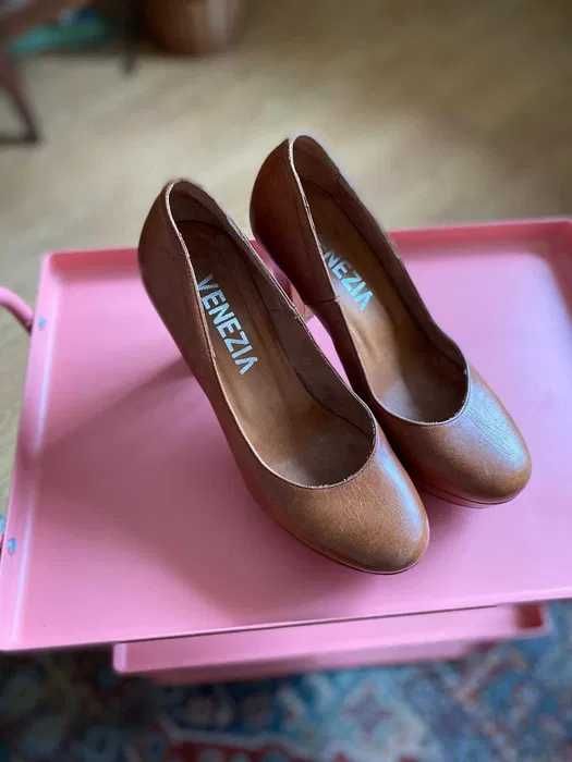 Buty na obcasie czółenka podwyższane, rozmiar 36, bardzo dobry stan