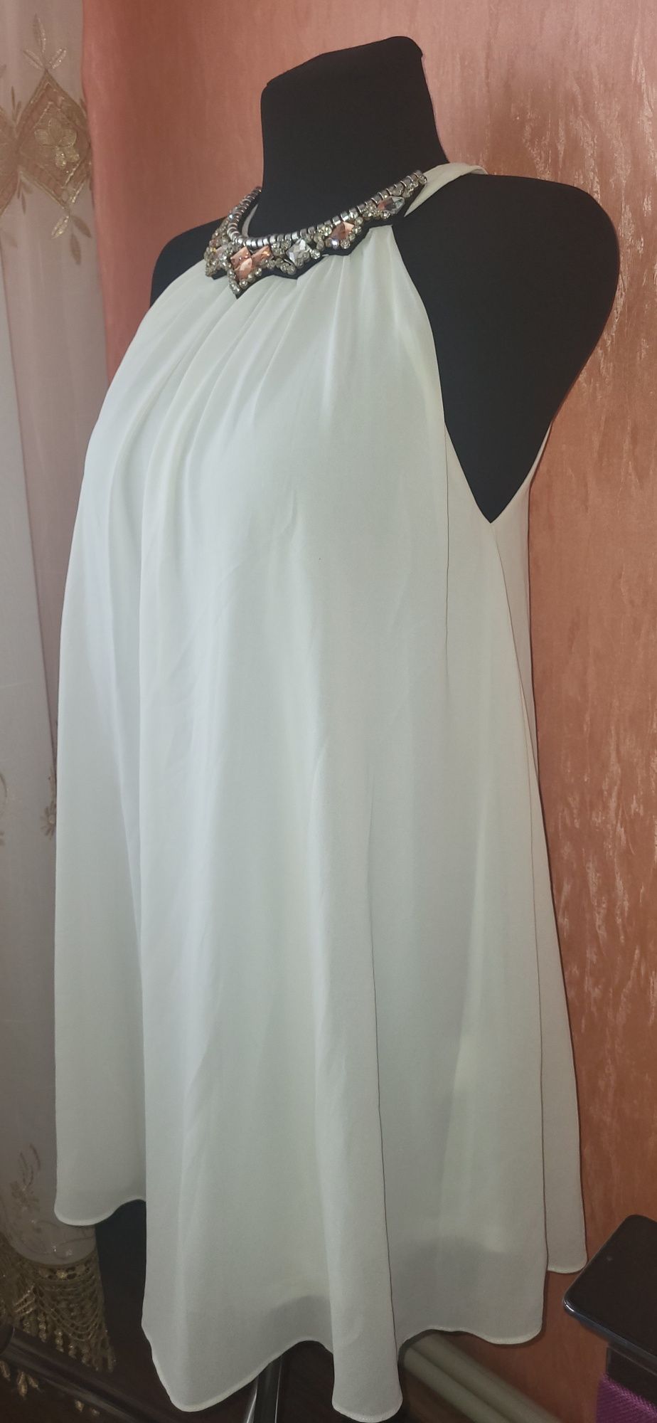 Платье белое трапеция L-XL  MISSGUIDED