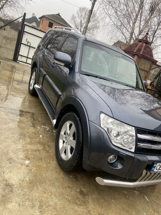 Паджеро вагон 4  повнопривідний кросовер)
