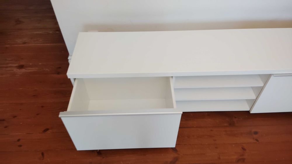 Stolik biały pod tv
