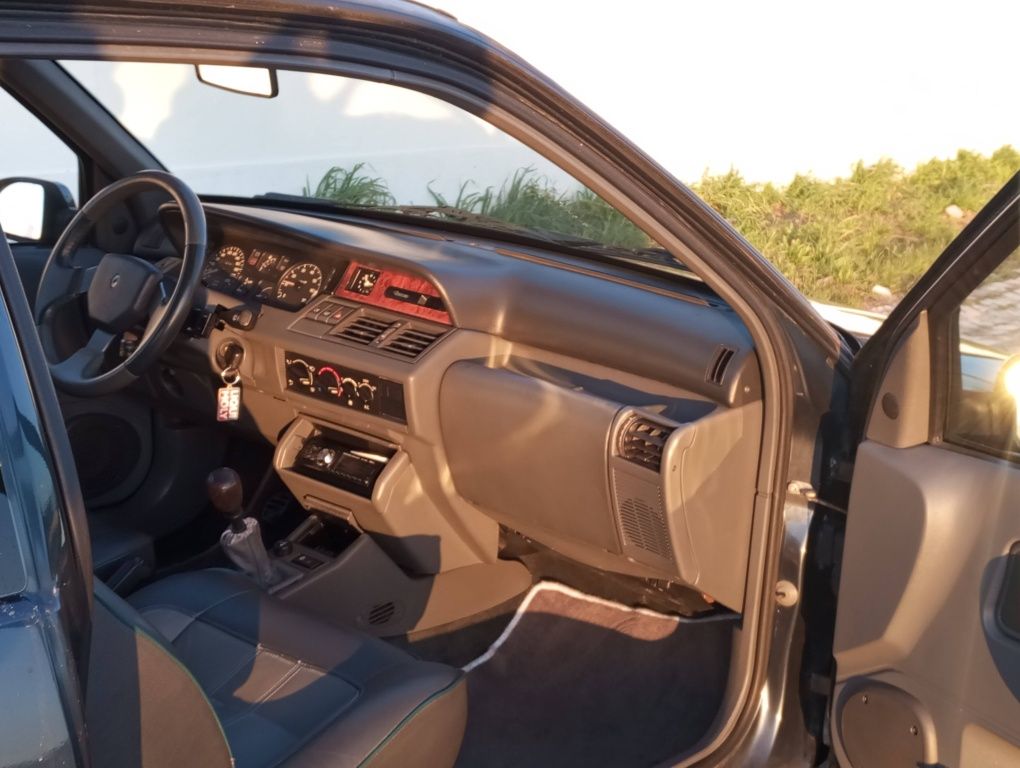 Renault clio 1.4 baccara