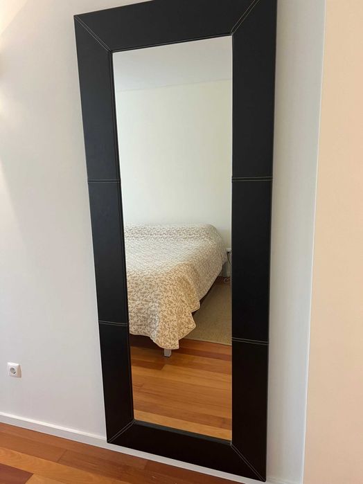 espelho com moldura couro