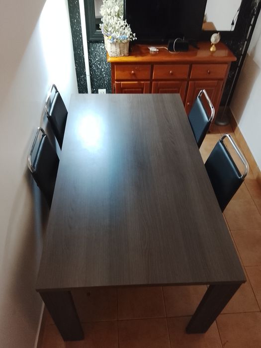Mesa de jantar + 4 cadeiras