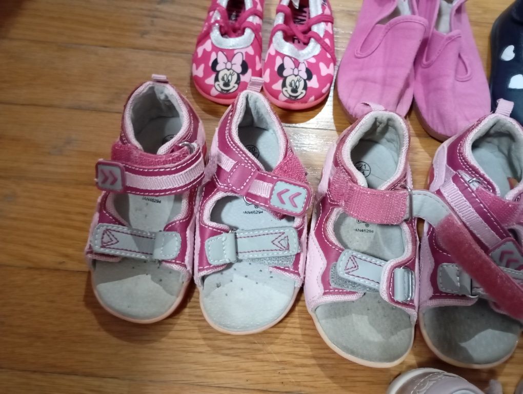 Sapatinhos menina dos 0 aos 22 tudo 8 euros