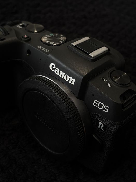 Canon RP + Lente 50mm F1.8 + duas baterias + extras
