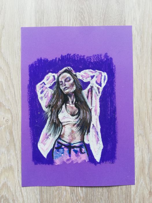 Rysunek postaci pastele olejne fiolet portret dziewczyny w bluzie
